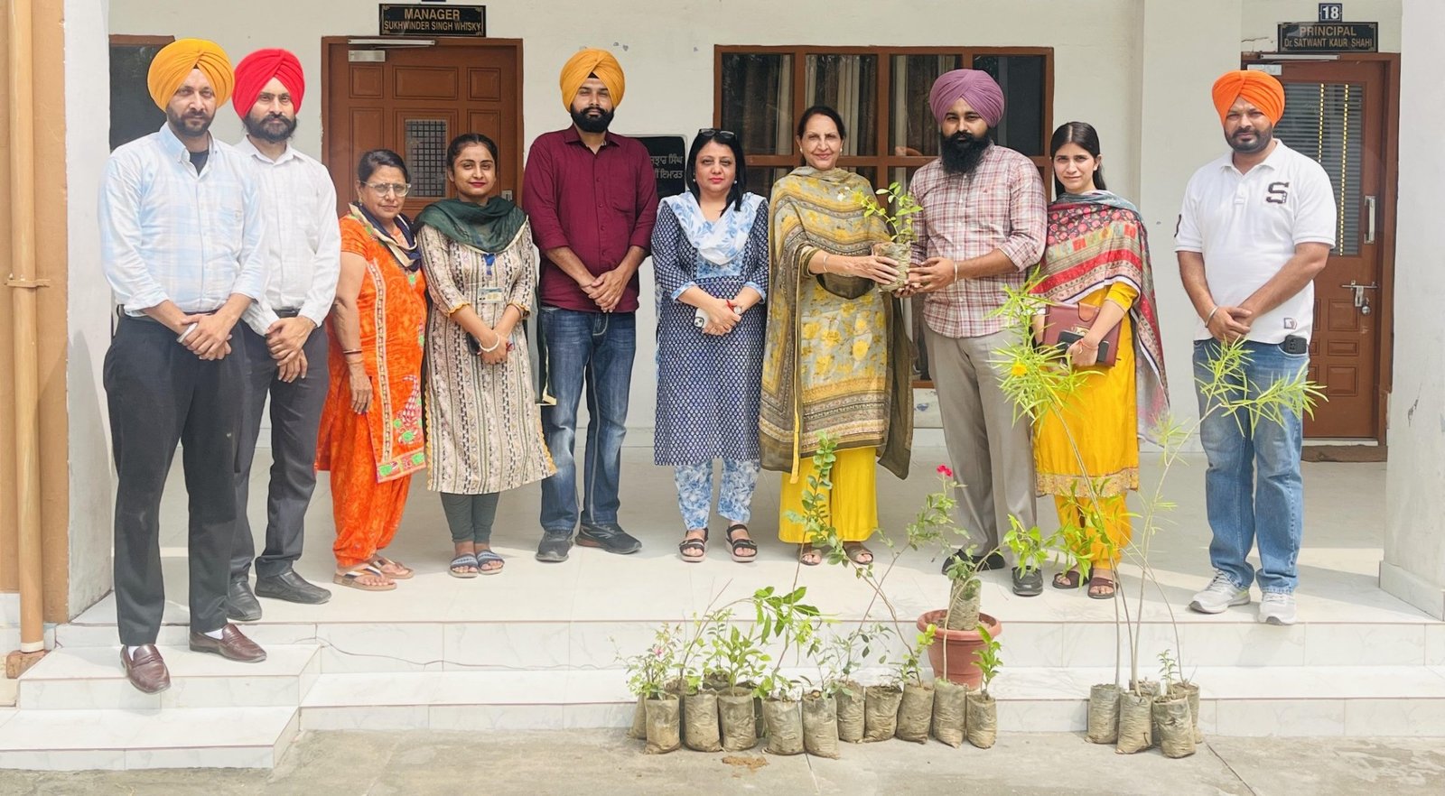 IIFL at Bela College Donation of saplings by the bank